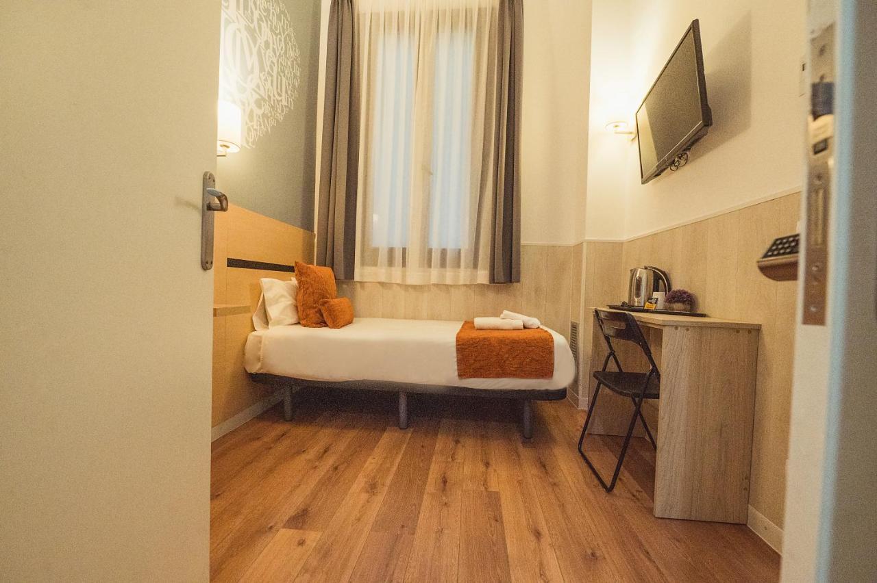 Hostal Live Natura Barcelona (Adults Only) מראה חיצוני תמונה