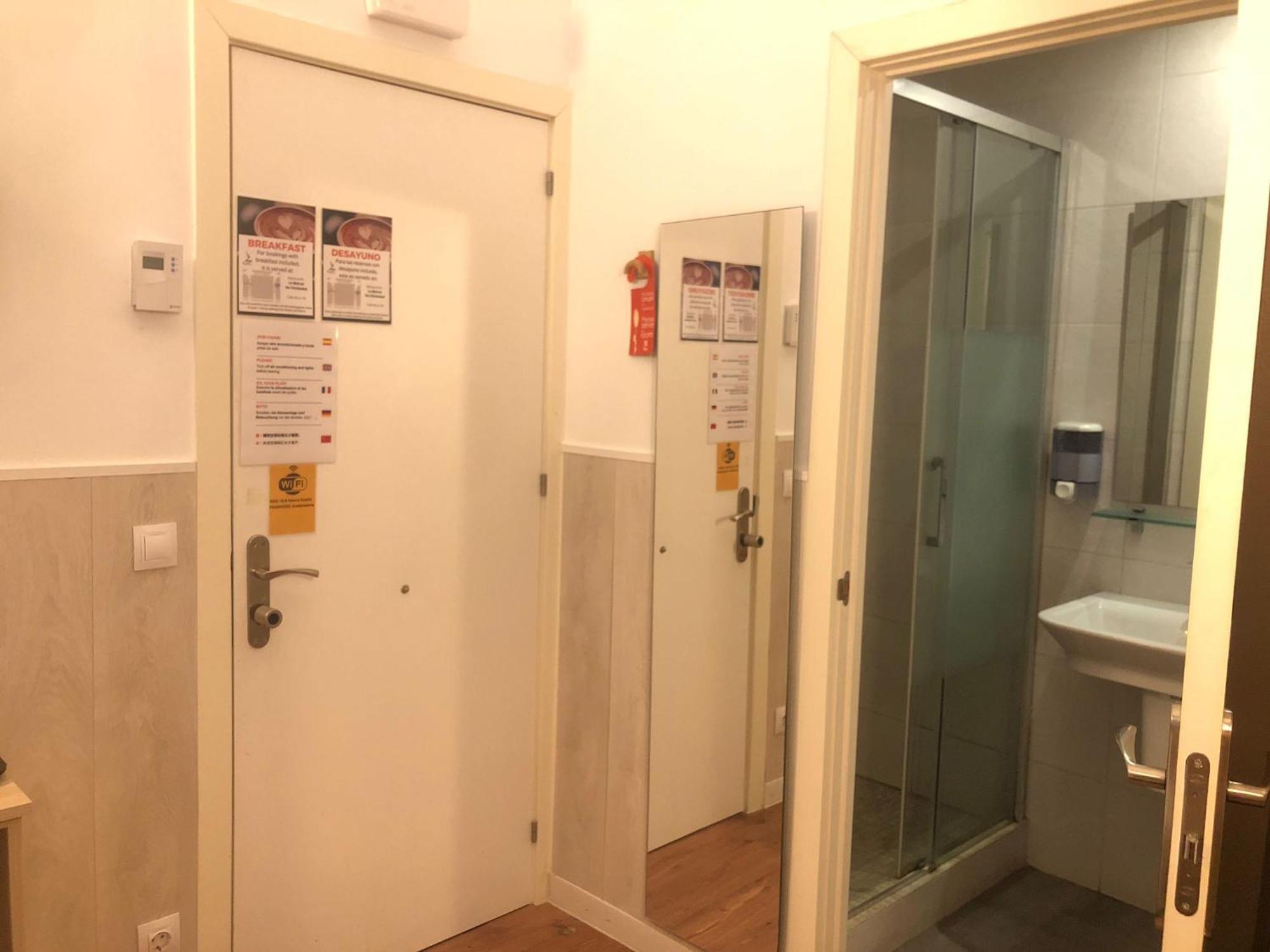 Hostal Live Natura Barcelona (Adults Only) מראה חיצוני תמונה